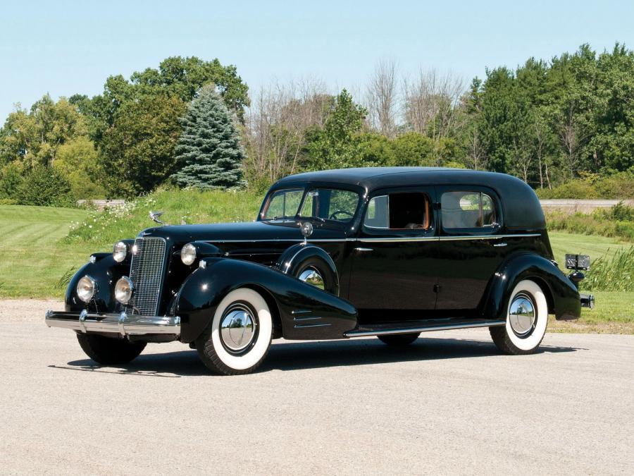  Cadillac V16 Custom Imperial Cabriolet by Fleetwood 1937 года  (фото 10 из 12)